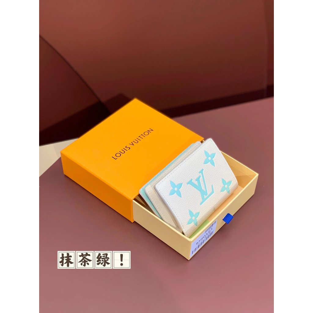 สูงสุด 1: 1M80151 Matcha Green!กระเป๋าสตางค์ Cléa ทําจากหนังวัวเม็ดนิ่ม MonogramEmpreinte มีลายโลโก้
