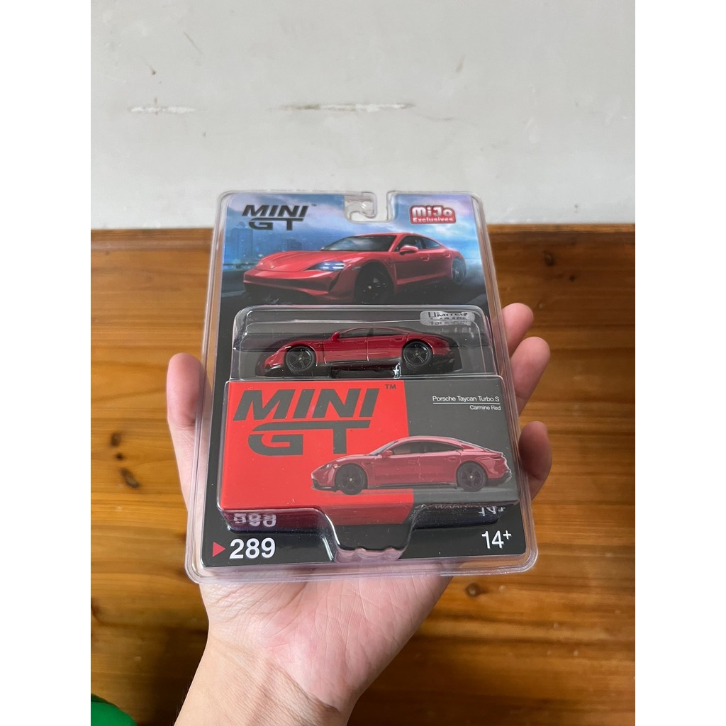 MINIGT 289 การ์ดติดผนัง Porsche Taycan Turbo