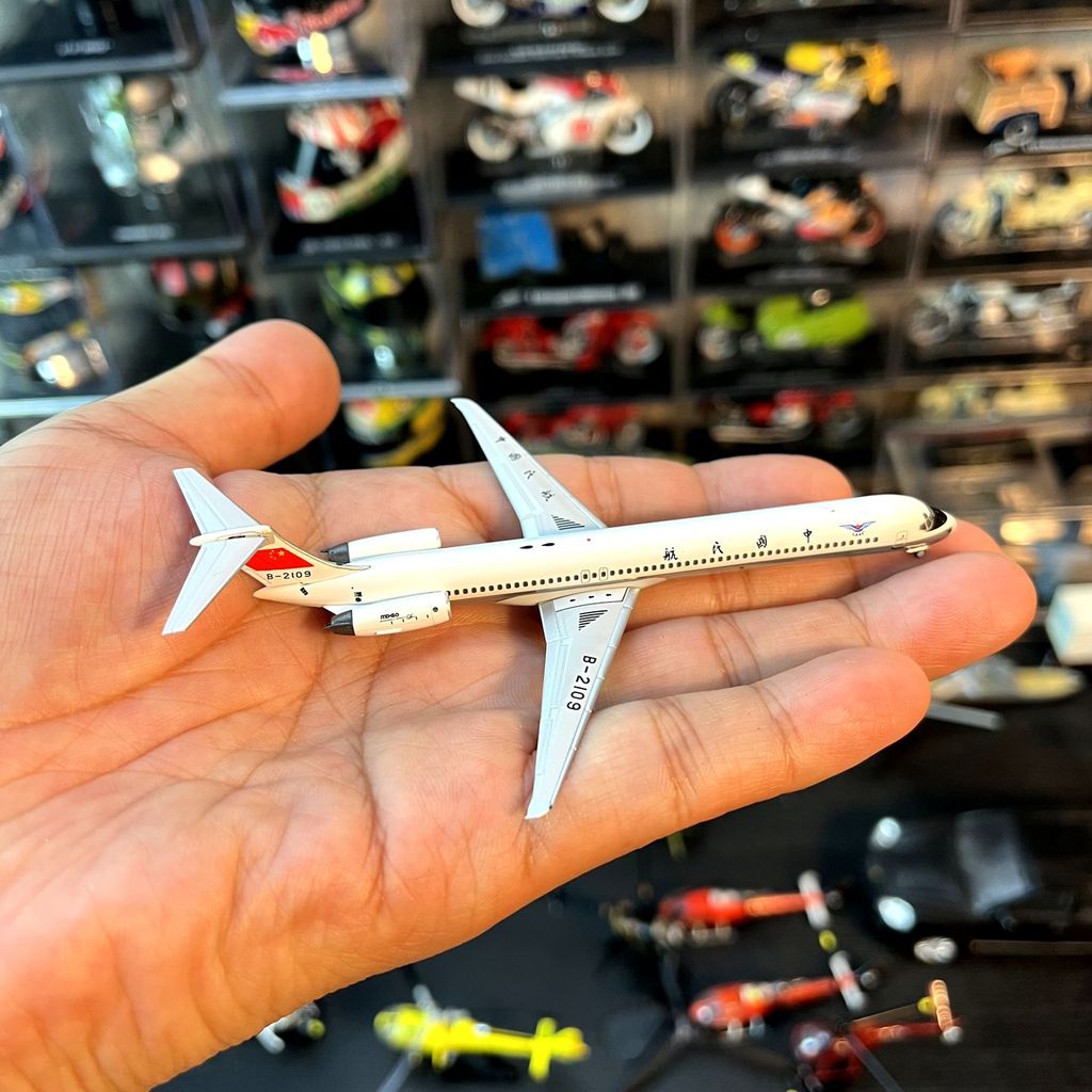NG1: 400 Scale Alloy Airplane Maidao MD-82 China Civil Airlines B-2109 Model Gift Collection
