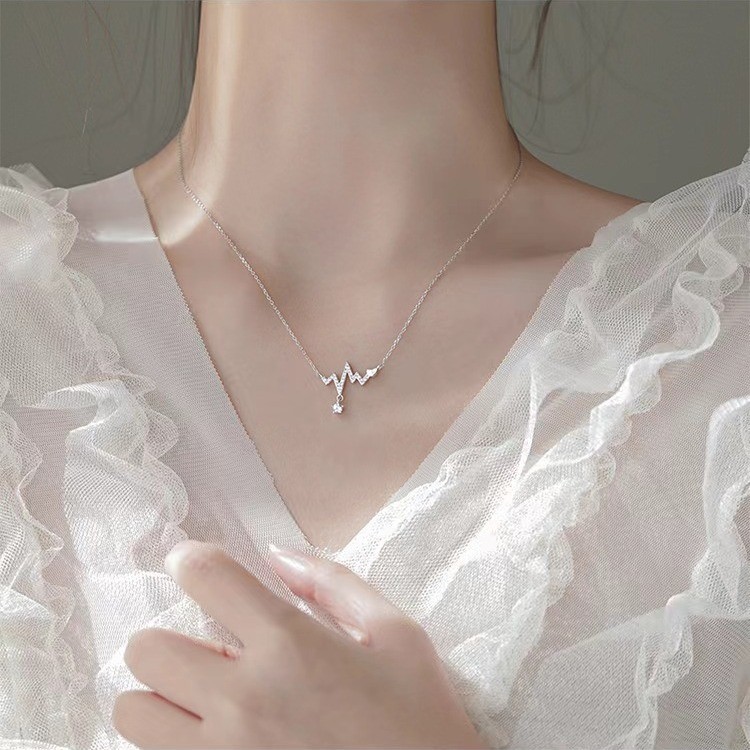 เงินกระพริบเพชร Heartbeat สร้อยคอหญิงออกแบบอารมณ์เรียบง่าย ECG Clavicle Chain Influencer อินเทรนด์หร
