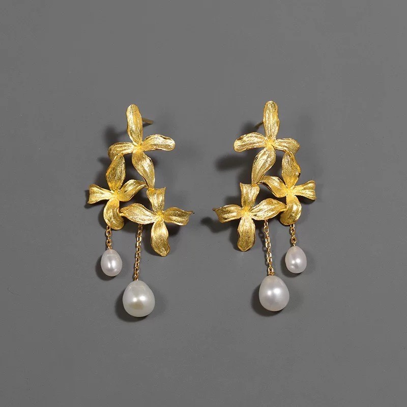 < Clove Knot > ต่างหูมุก Clove Flower Romantic Light Luxury Aesthetic
