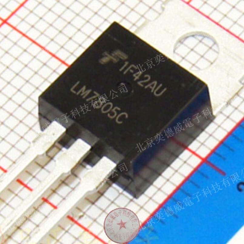 ต้นฉบับนําเข้ายี่ห้อใหม่สามสิ้นสุด Triode LM7805CT TO-220 ปลั๊กตรง 3 ขา 5V