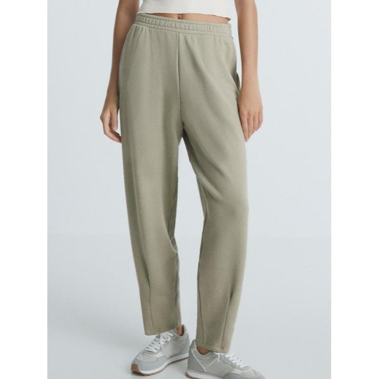 Oysho Cotton Blend Casual Training Barrel Pants ในสีเขียวอ่อน - กางเกงกีฬาวิ่งจ๊อกกิ้งลําลองผู้หญิง 