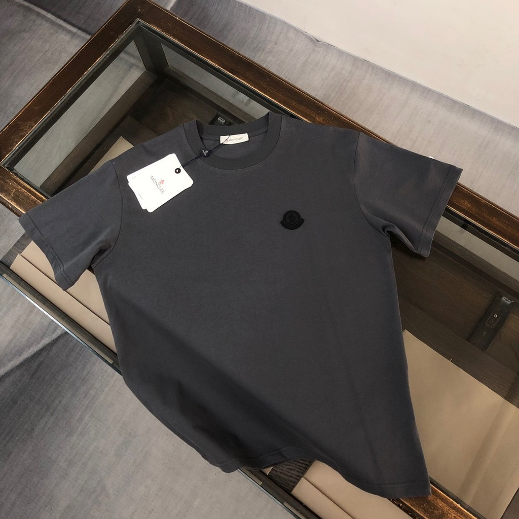 Moncler/Moncler 2026 คลาสสิกรอบคอแขนสั้นเสื้อยืดผู้ชายผู้หญิงสไตล์เว็บไซต์อย่างเป็นทางการพร้อมกันมาใ