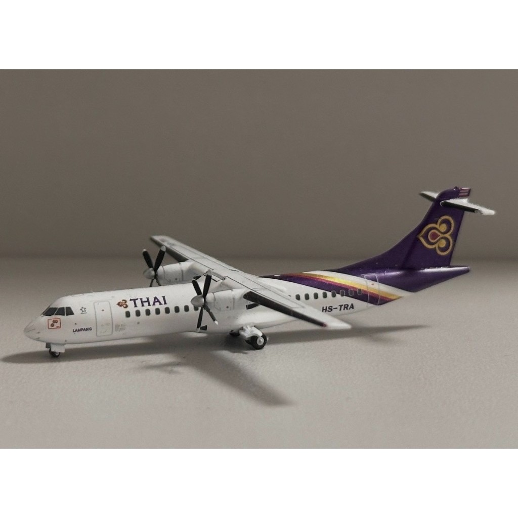 [สต๊อกพร้อม] [สายการบินนานาชาติประเทศไทย] GJ1: 400 โมเดลเครื่องบิน Rare Old Goods Thailand Internati