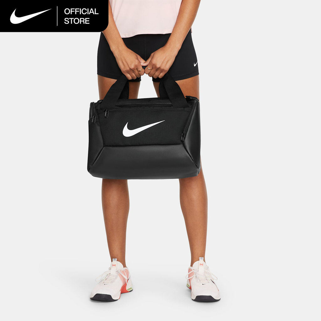 Nike حقيبة رياضية Brasilia 9.5 ‏25 لتر — أسود — صورة 6