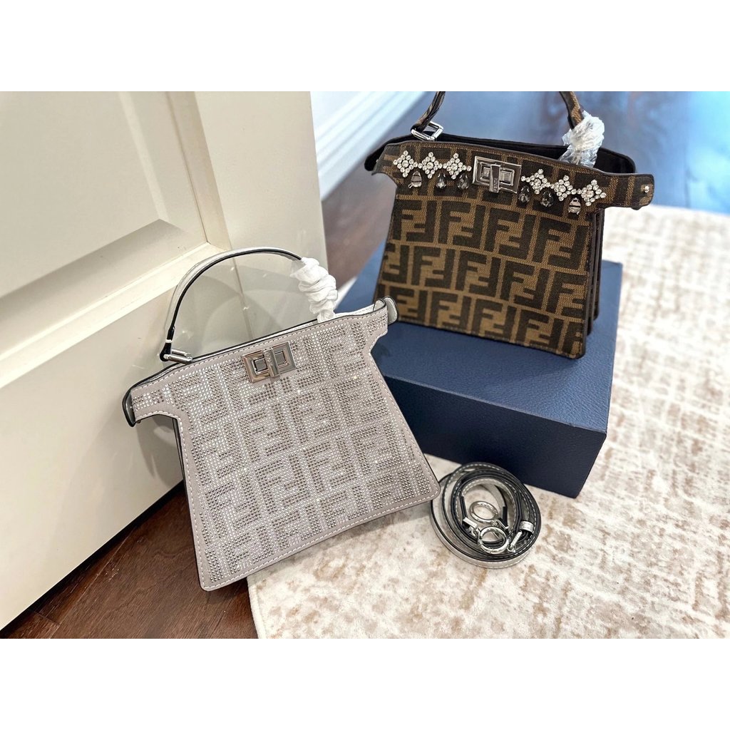 กล่องของขวัญพับสำหรับ Fendi Peekaboo Kitten Bag