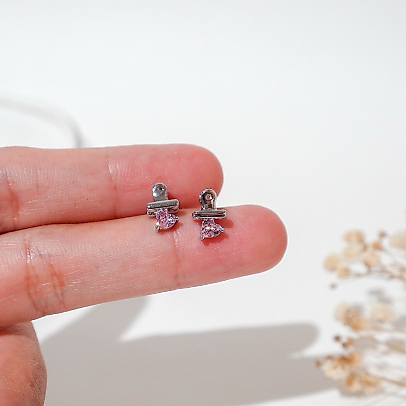 Earringsody: sody205 จิวไทเทเนียมแป้นแบน ความยาวก้าน 0.6มิล น้องคลิปหนีบหัวใจสีชมพู