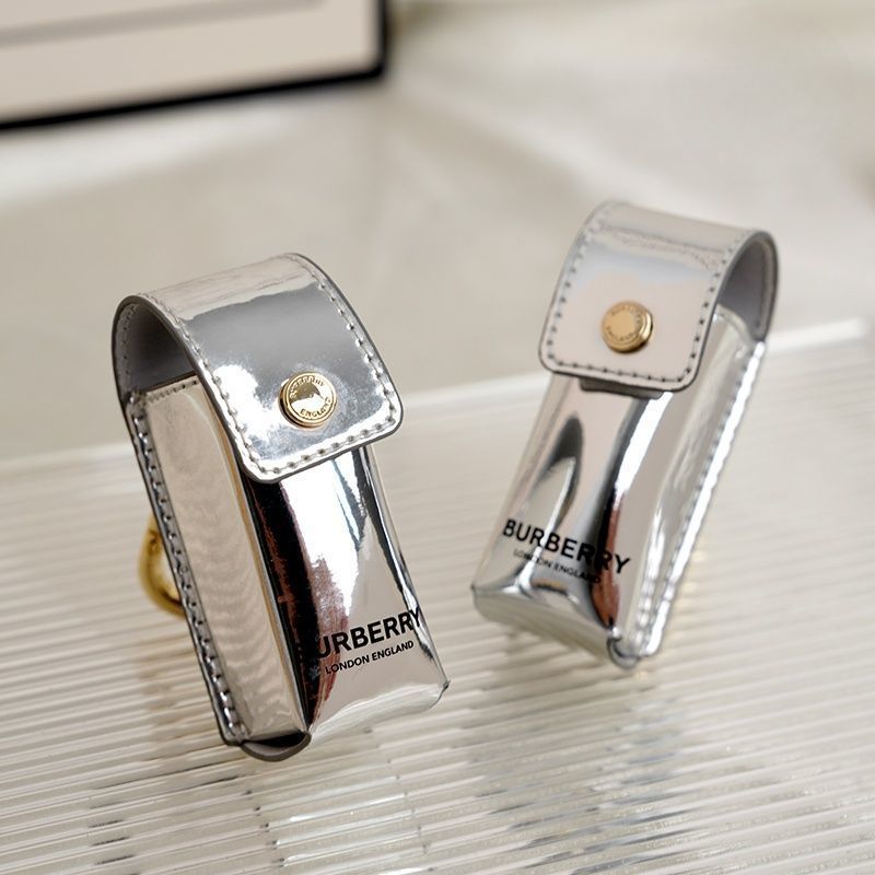 Burberry Burberry Beauty Counter กระเป๋าเครื่องสําอาง Burberry Silver ลิปสติกกระเป๋าพวงกุญแจกระเป๋าจ
