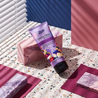Boots Flavour Berry Bliss Cheesecake Hand And Nail Cream 75Ml บู๊ทส์ เฟเวอร์ เบอร์รี่ บลิส แฮนด์ แอนด์ เนล ครีม