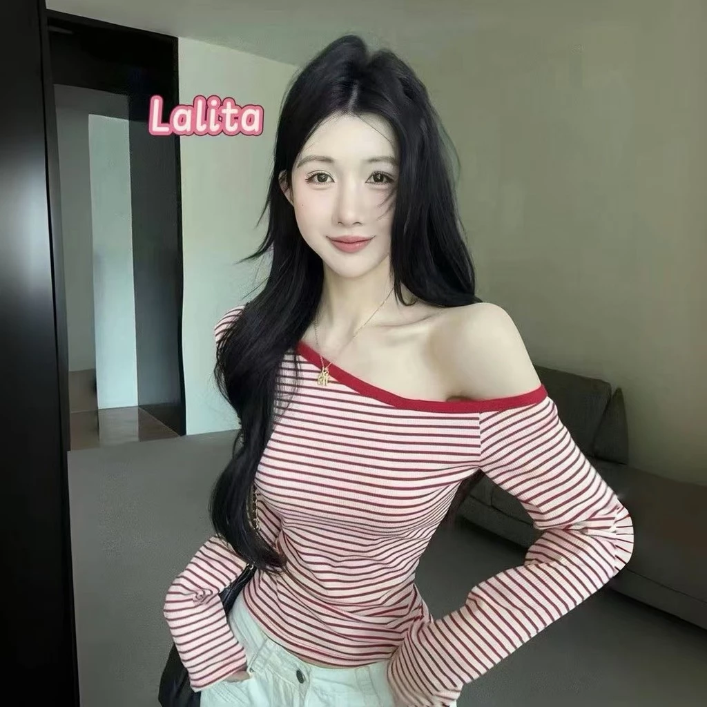 พร้อมส่ง เสื้อยืดแขนยาวปาดไหล่ลายทางสีตัดกัน เสื้อครอปรัดรูปสุดฮอตหวานแหวว 2สี🎀Lalita