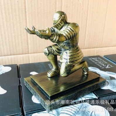 [ผลิตภัณฑ์ใหม่] PenHolder PenHolder Pen Holder Armor Hero Pen Display Stand Stationery Pen Metal Pla