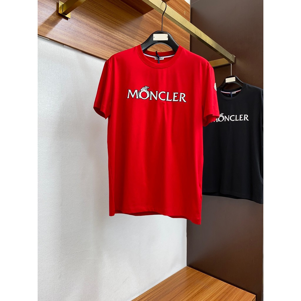 Moncler2026 Moncler 2026 คลาสสิกรอบคอแขนสั้นเสื้อยืดผู้ชายผู้หญิงสไตล์ฤดูร้อน Bottoming เสื้อ Commut