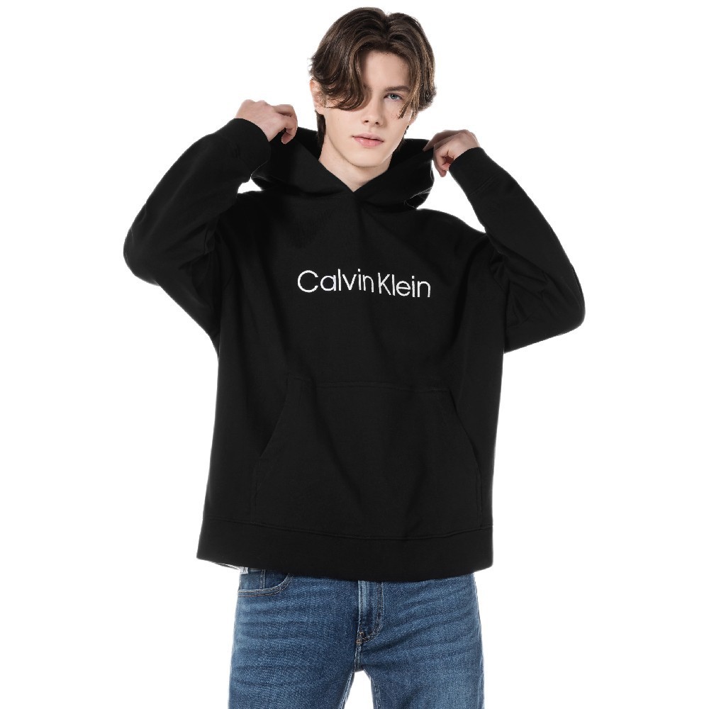 CALVIN KLEIN هودي رجالي Standard Logo Relaxed — صورة 5