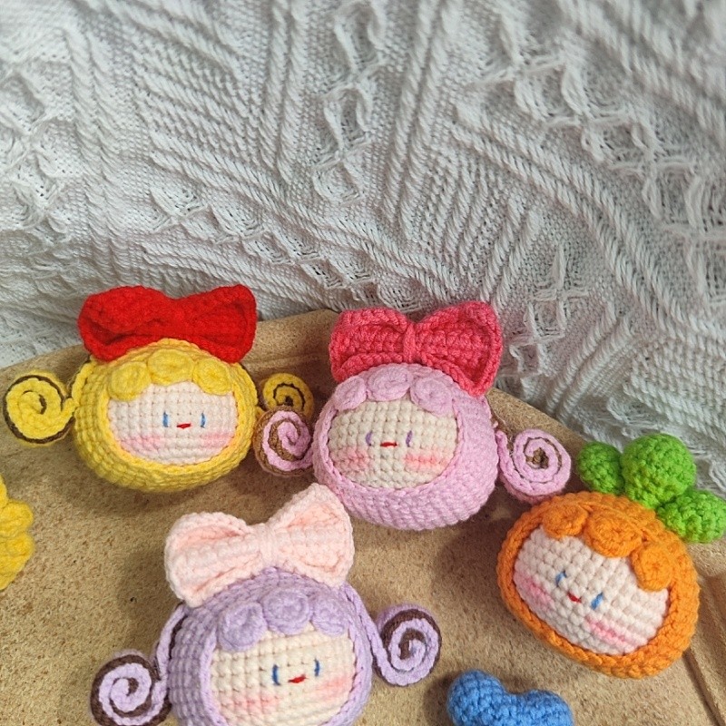 Pudding Dog Crochet Sunflower Keychain ของพร้อมใช้งาน น่ารัก สีขาวบริสุทธิ์