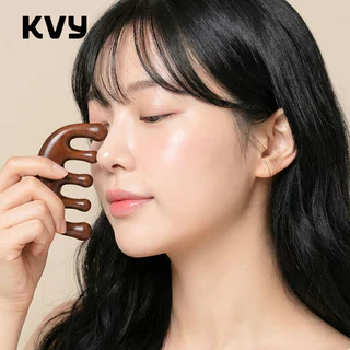 KVY Wooden Scalp Massage Comb หวีไม้นวดศีรษะ เควีวาย สัมผัสผ่อนคลาย ดีไซน์โค้งมนเพื่อสุขภาพที่ดีของหนังศีรษะ.