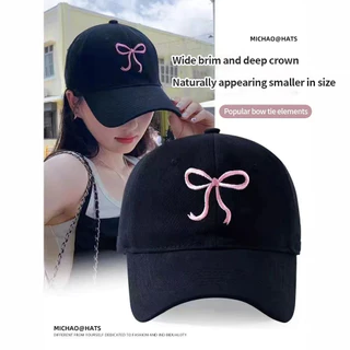 หมวกเบสบอลสีชมพูผ้านุ่มปักลายโบว์น่ารัก ปกกว้างทำหน้าเรียวเล็ก เหมาะรอบศีรษะใหญ่ ปรับสายหลังได้ บังแดด แต่งตัวประจำวัน