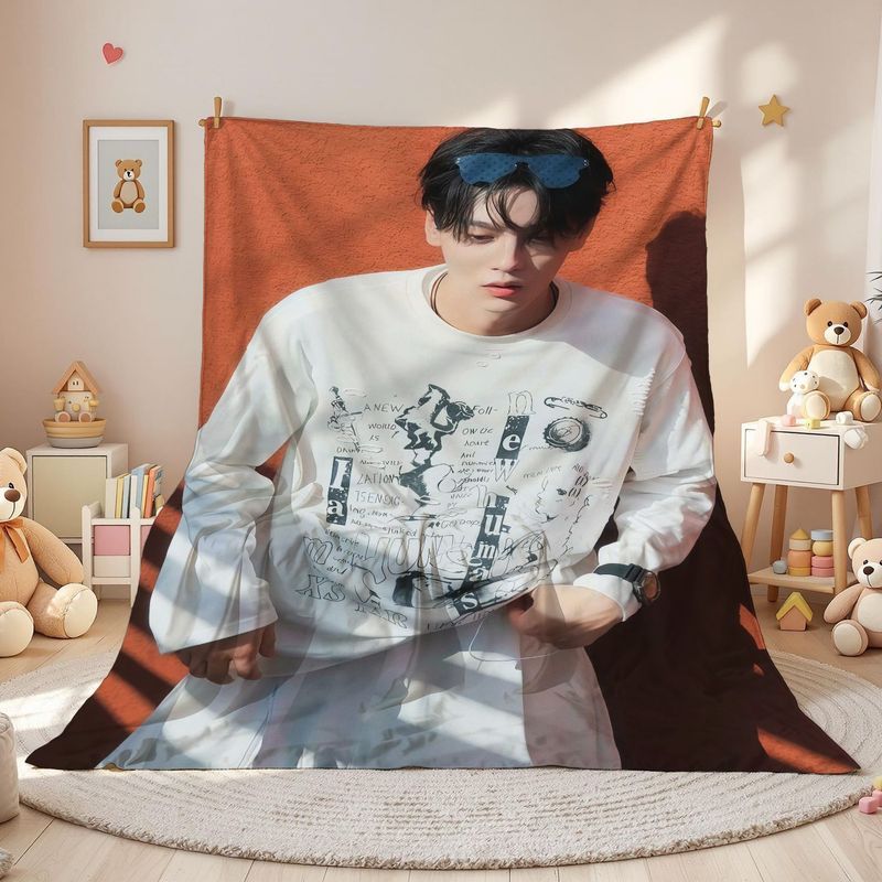田栩宁同款周边法兰绒毛毯生日礼物毯家居披* 盖毯学生教室午睡毯子Celebrity Fans, Surrounding Blankets, Student Dormitory Blankets, Ho