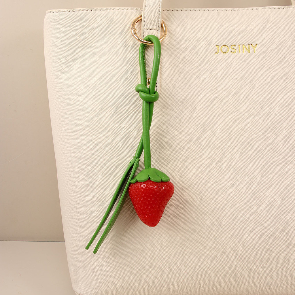 Original Resin Big Strawberry และ PU Leaves High-End Feeling miu Series Bag Pendant ins Style Fruit 