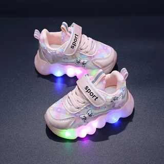 รองเท้าผ้าใบลำลองมีไฟ LED ผ้าตาข่ายระบายอากาศสีชมพูและสีม่วงสำหรับเด็กผู้หญิงเหมาะสำหรับเล่นกีฬา