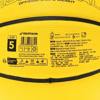 Decathlon Beginners' Size 5 Basketball ลูกบาสเกตบอลเบอร์ 5 สำหรับผู้เริ่มต้นที่อายุไม่เกิน 10 ปี รุ่น R100 - Yellow
