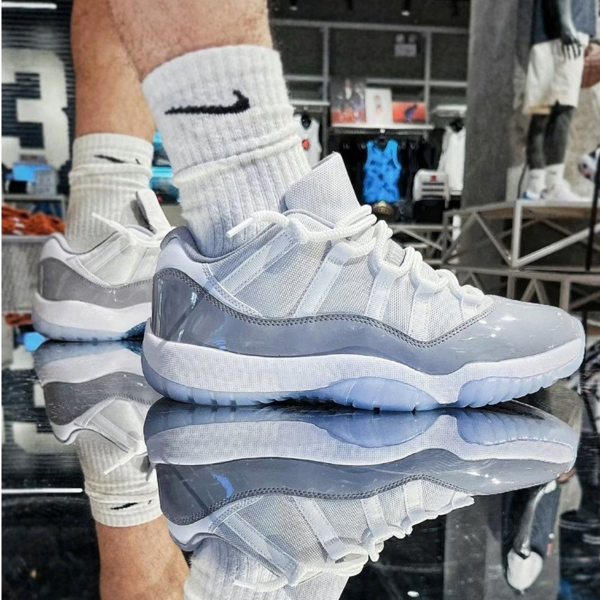 UA Air shoes 11 low Cement Grey รองเท้าบาสเก็ตบอลรองเท้ากีฬารองเท้าผ้าใบสําหรับผู้ชาย wz012