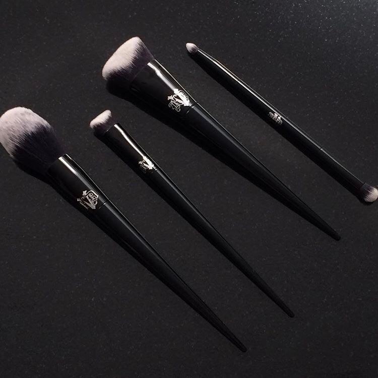 พร้อมสต็อก SF Kat von d kvd แปรงแต่งหน้าหน้าแบบเต็มเส้น แปรงรองพื้น แปรงคอนซีลเลอร์ 40 แปรงคิ้ว