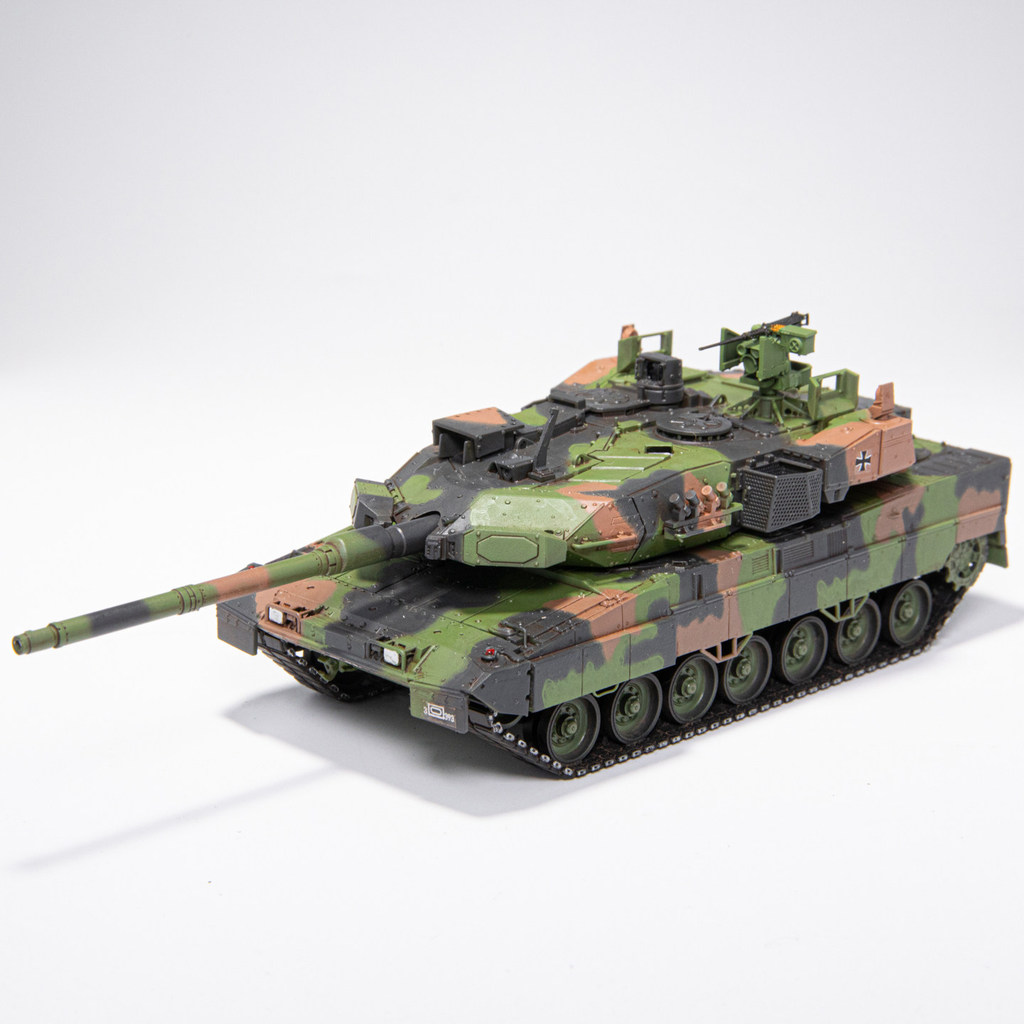 ถังรุ่น 1/72 German Leopard 2A8 MBT เรซิ่นสําเร็จรูปรุ่น NATO Camouflage Active Protection System