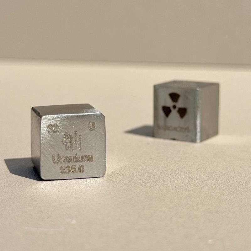 โลหะองค์ประกอบเคมี Cube ตารางธาตุ Uranium Cube 235 รุ่นคอลเลกชันเครื่องประดับ