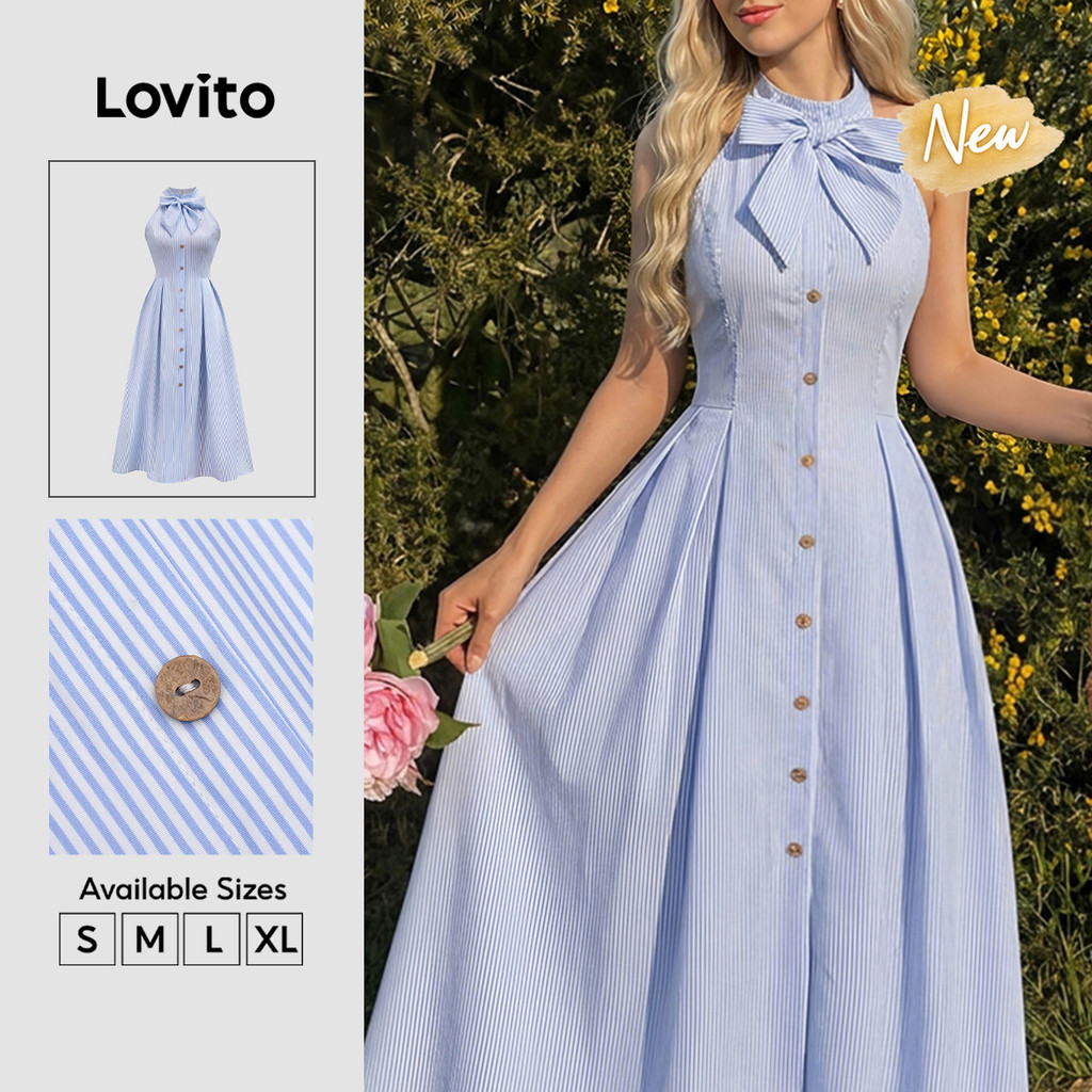 (New Arrival) Lovito เดรสสีน้ำเงินลายทางทรงเอแบบยาวสไตล์สง่างาม ผูกเชือก ติดกระดุมด้านหน้า สำหรับผู้