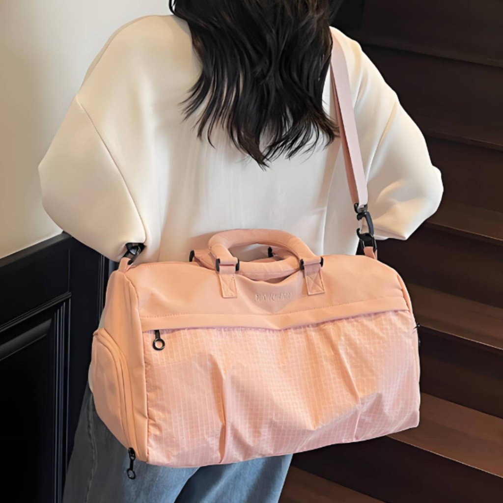 Travel Duffel กระเป๋าหลายช่อง Gym Duffel Bag กระเป๋าเดินทางกีฬา Glossy Carry-On