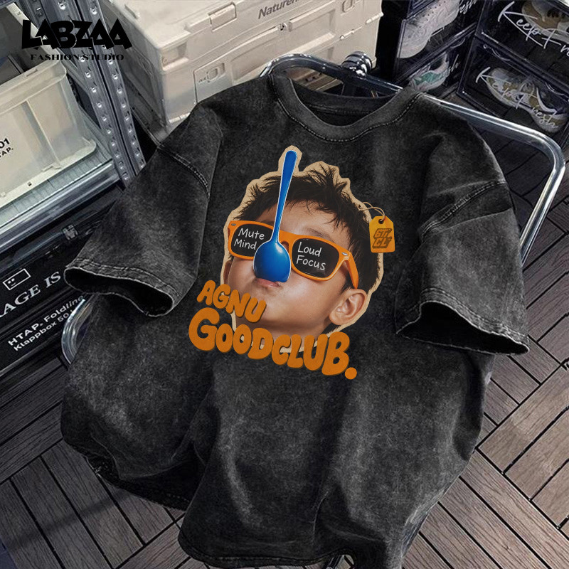 【จัดส่งจากกรุงเทพฯ】LABZAA เสื้อยืดคอกลม วินเทจฟอกน้ำ Oversized ระบายอากาศ ผ้าฝ้าย ลายเด็กเท่แว่นตา YG2911