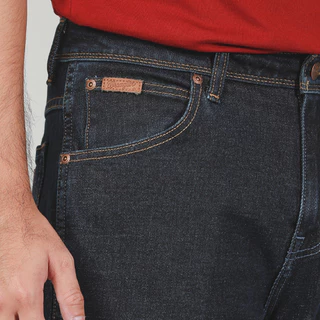 WRANGLER กางเกงยีนส์ผู้ชาย เอวกลาง ทรงเข้ารูป ทรง Texas Slim รุ่น WR F125MTESF08 สียีนส์เข้ม