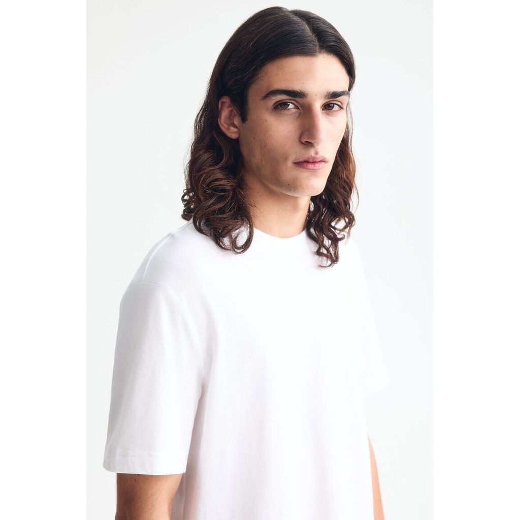 H&M(เอชแอนด์เอ็ม) เสื้อยืดคอกลมทรงปกติ ผู้ชาย 0685816_4