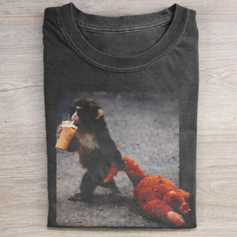 เสื้อยืด Baby Monkey Punch Drinking Iced Coffee