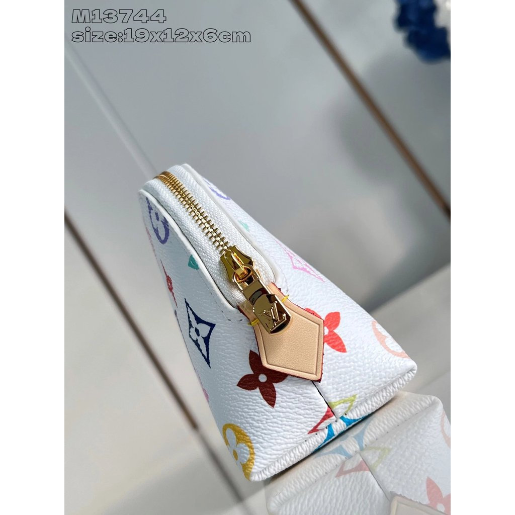 M13744 สีขาว M47515 2025 Takashi Murakami Joint Cooperation Series กระเป๋าเครื่องสําอางขนาดเล็ก Cosm