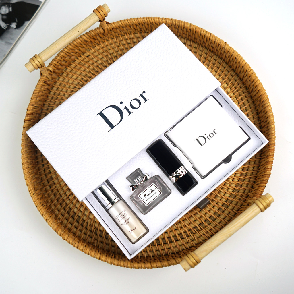 ((หมายเหตุรายละเอียดวันหมดอายุ) Dior Selection Set (Essence 7ml+Matte 999+Floral Eau de Toilette 5ml