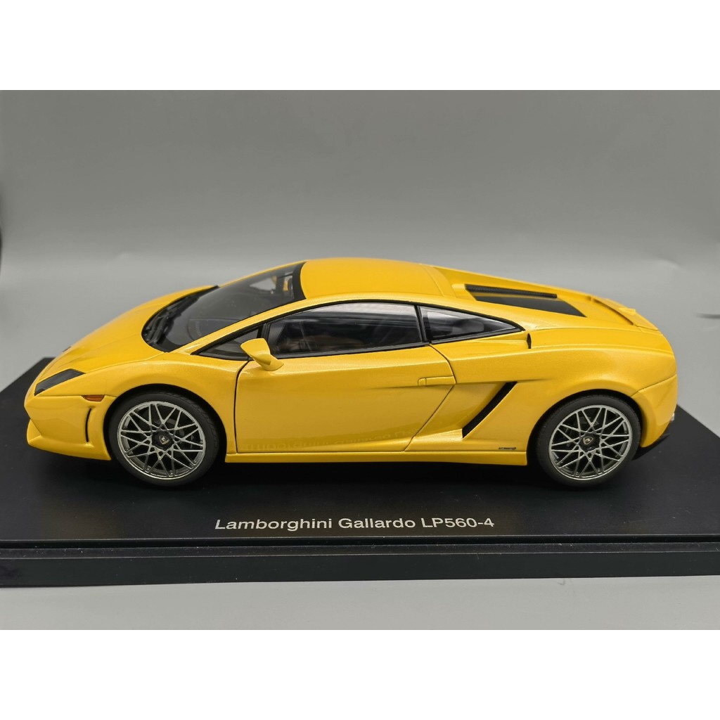 AUTOart AUTOart 1/18 Lamborghini LP560-4 ((หากมีคําถามไหนกรุณาติดต่อฝ่ายบริการลูกค้าออนไลน์ได้)
