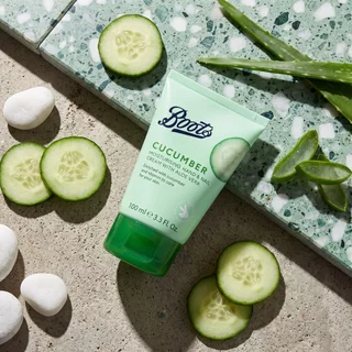 Boots Cucumber Moisturising Hand & Nail Cream With Aloe Vera 100Ml บู๊ทส์ คิวคัมเบอร์ มอยเจอร์ไรซิ่ง แฮนด์ครีม