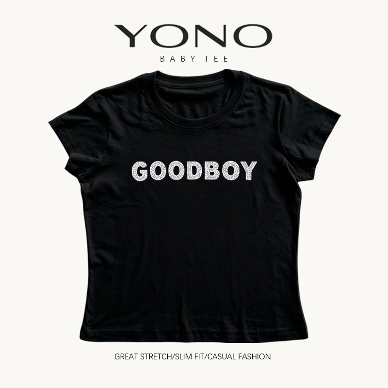 (พร้อมส่ง24ชม.) YONO. Baby Tee สีดำ ลายข้อความ GOODBOY สีขาว ทรงเข้ารูป สไตล์มินิมอล