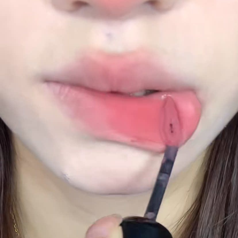 คอนซีลเลอร์ concealer น้ําต้มขาวแอปริคอทนู้ดไลท์!Lip Mud White Lipstick Female Niche Brand Plain Fac