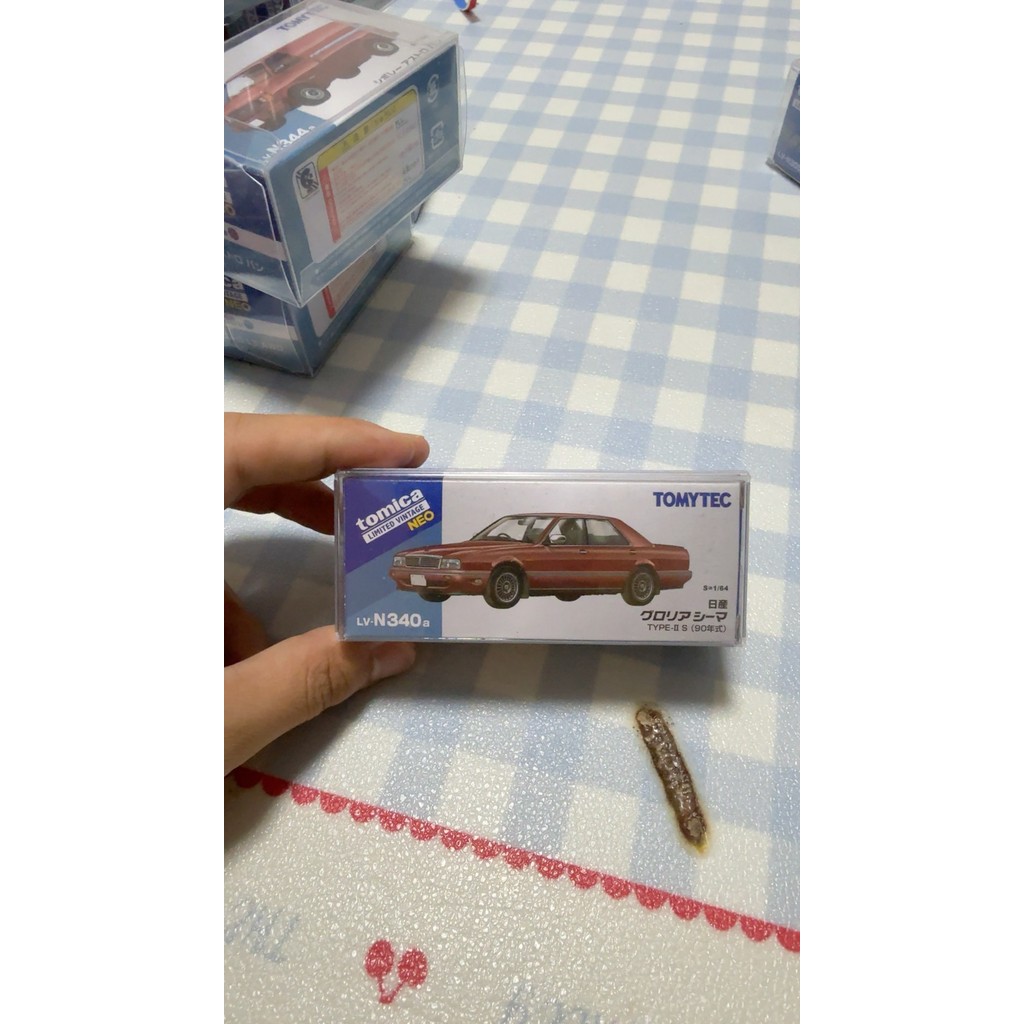 [คลังสินค้าพร้อม Single Unit] 1: 64 Domeka tlv-n278c Nissan Sima Red Car Good Box ดูดีได้ยูนิตเดี่ยว