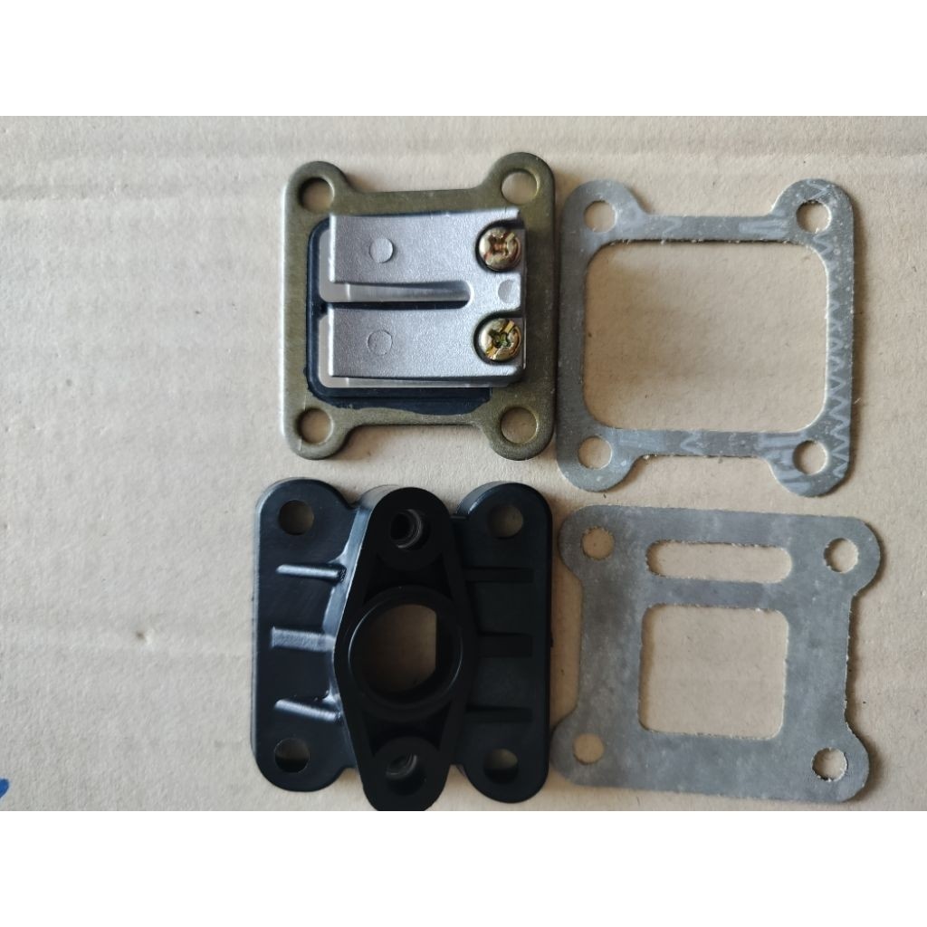 หรีดวาล์ว + คอต่อคาร์บูพร้อมปะเก็นเครื่องตัดหญ้า NB411 RBC411 )สินค้าคุณภาพแข็งแรงทนทาน