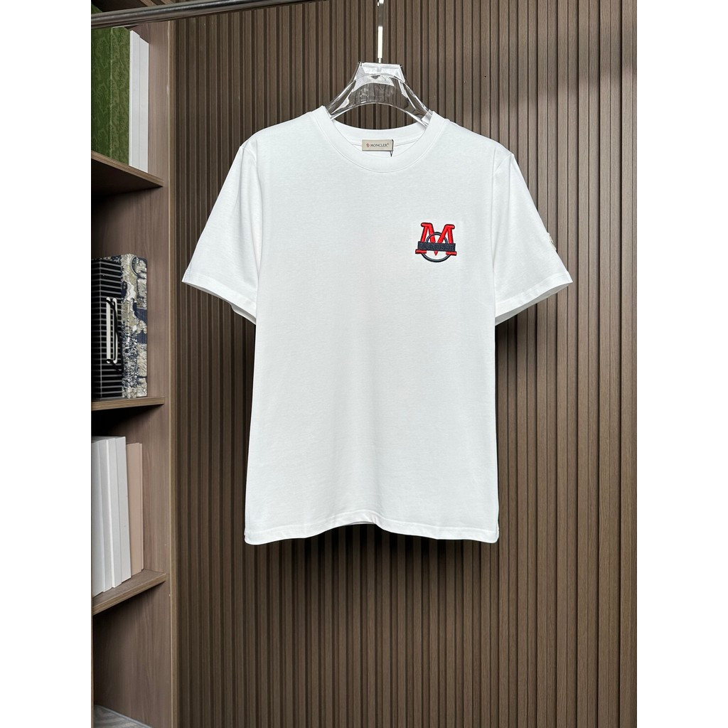 Moncler/Moncler/2026 คลาสสิกรอบคอแขนสั้นเสื้อยืดผู้ชายผู้หญิงสไตล์ Commuter กีฬาแขนสั้นรอบคอ Simple 