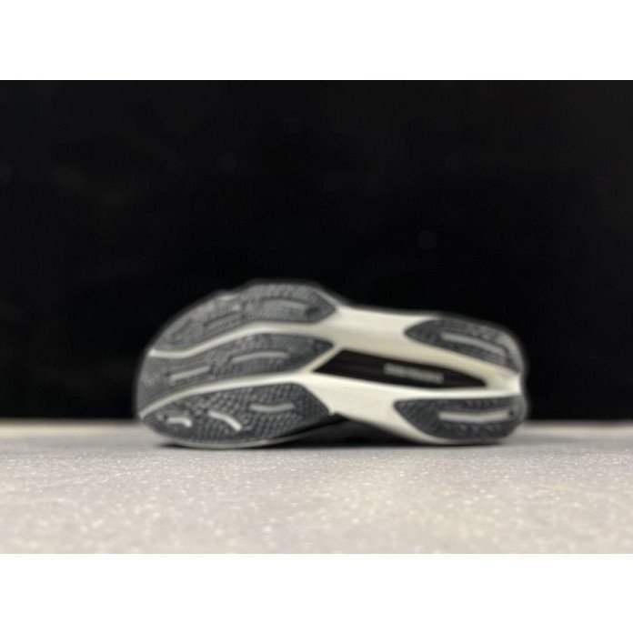 เหมาะสําหรับรองเท้าวิ่งผู้หญิง Fuelcell SC Elite V4 มีหลายสีให้เลือก OQNP