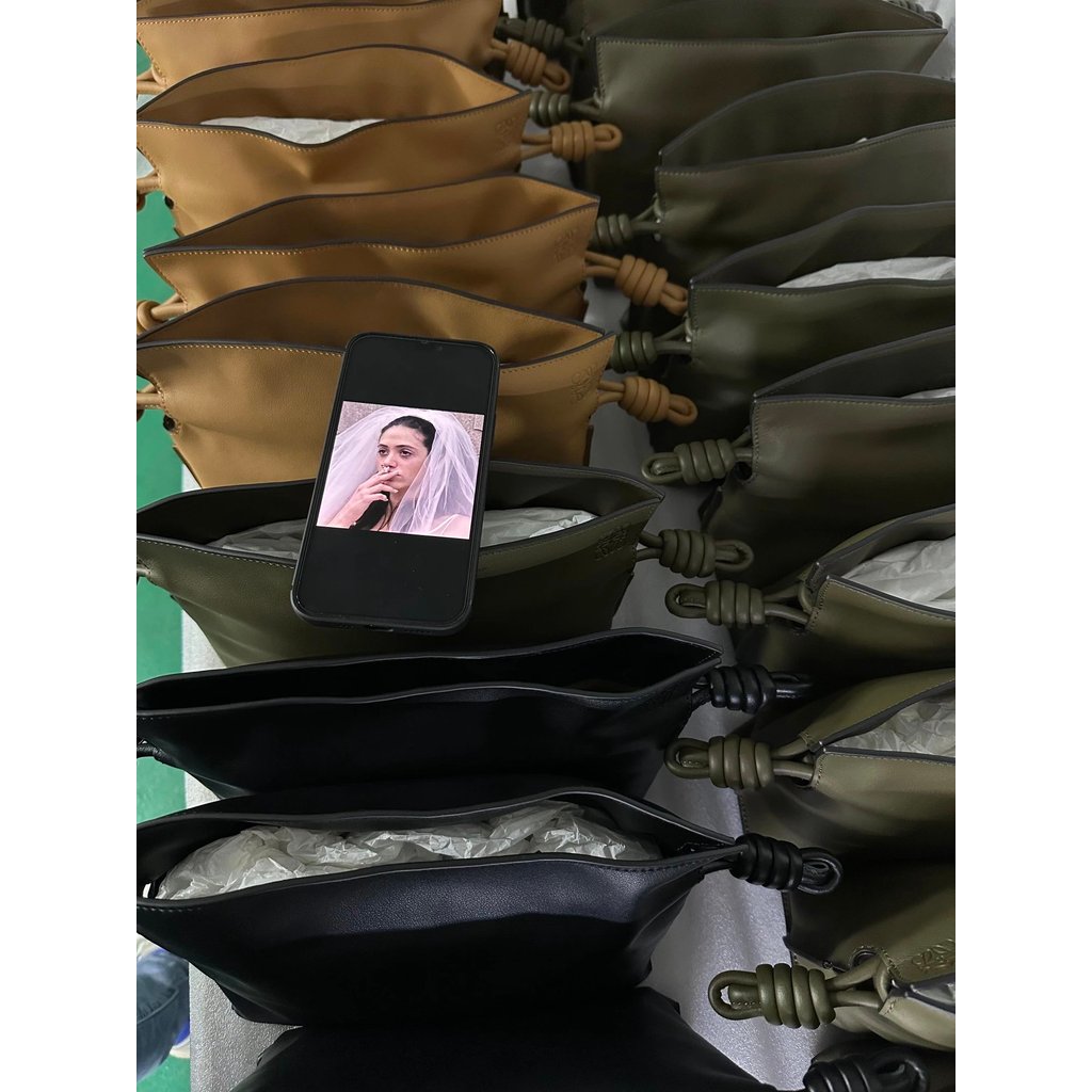 LOEWE LOEWE กระเป๋านําโชค