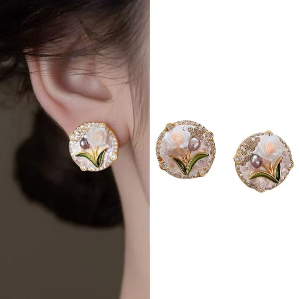 Monet Garden ต่างหูมุก Camellia สไตล์พระราชวัง High-End Feel Temperament ต่างหูดอกไม้หรูหรา