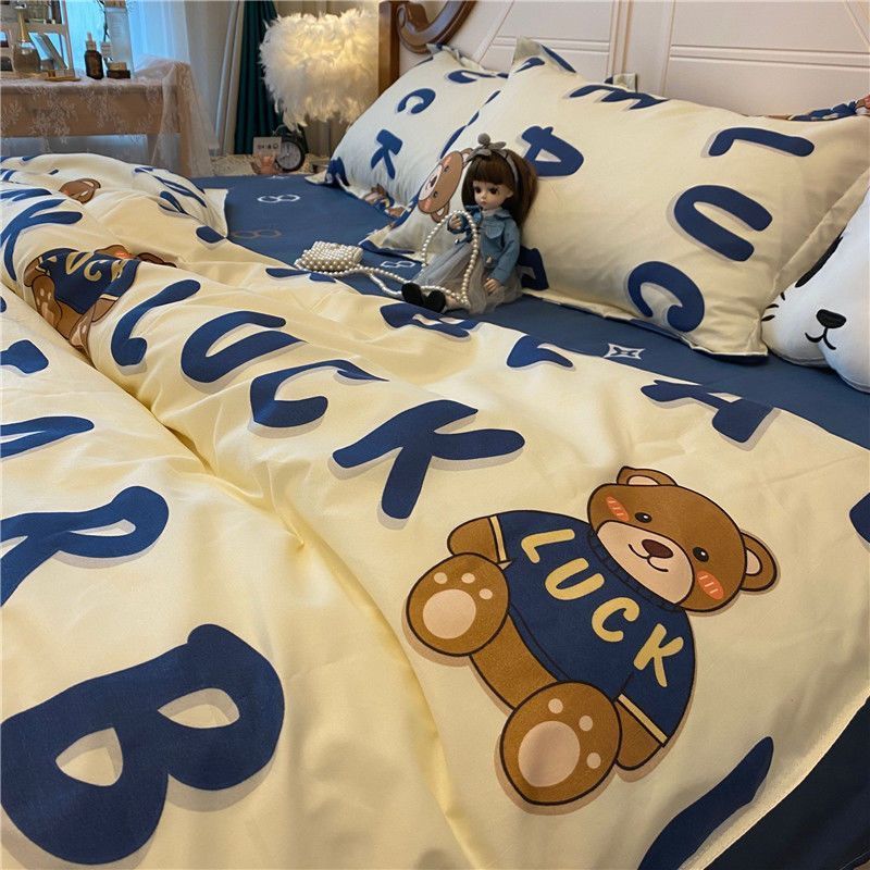 字母小熊床上四套简约床单被套卡通学生宿舍三套双人被罩8/13 Alphabet Bear Bedding Set - Four-Piece Simple Bed Sheet and Duvet Cov