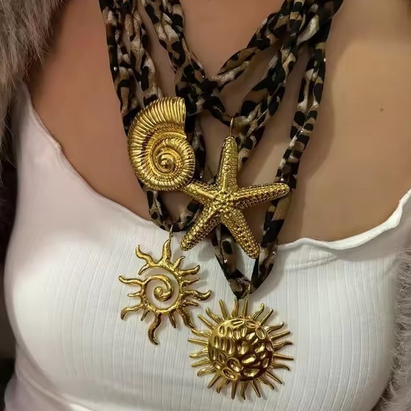 Ins High-End เสือดาวพิมพ์สร้อยคอเชือกกํามะหยี่ Ocean Series Conch Sea Urchin ปลาดาวจี้ Electroplatin