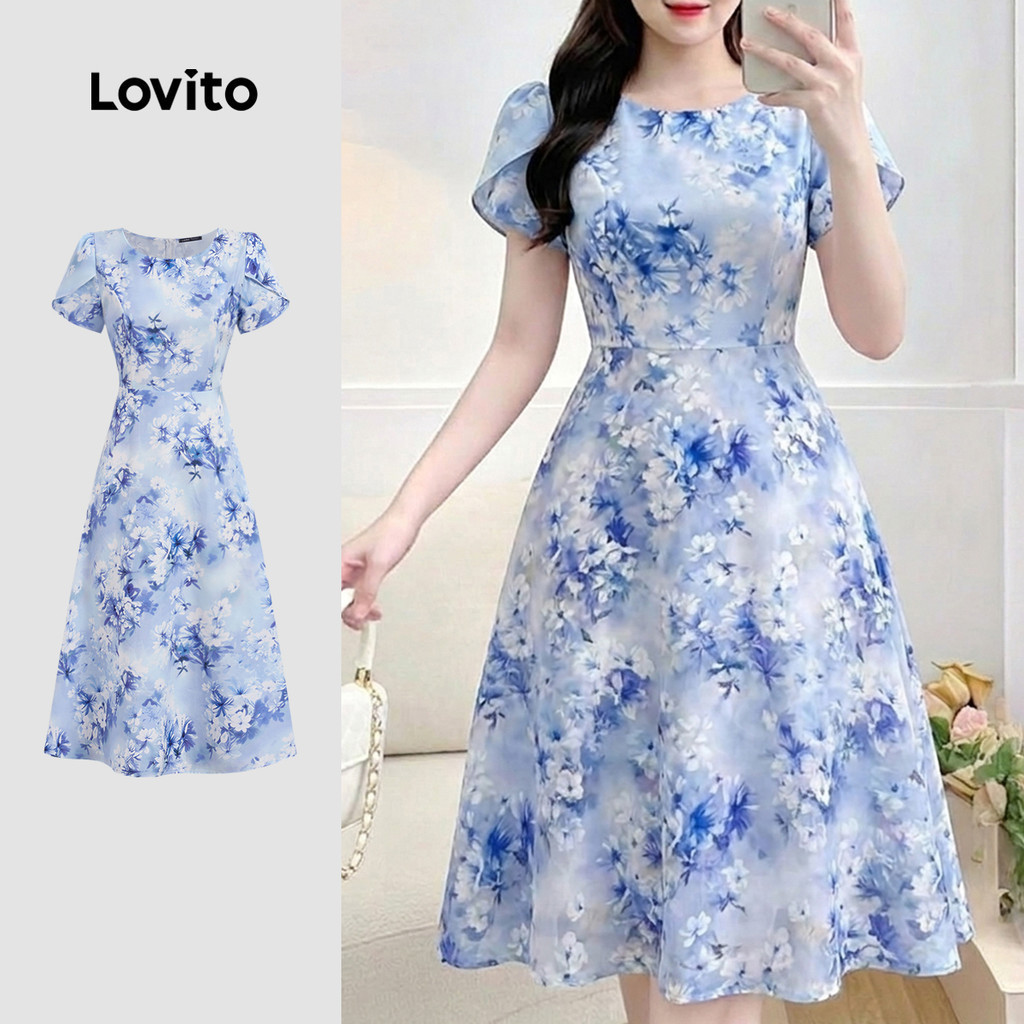 (New Arrival) Lovito เดรสสีฟ้าลายดอกสุดหวานสไตล์อีลาสติก สําหรับผู้หญิง เหมาะสําหรับฤดูใบไม้ผลิและฤด